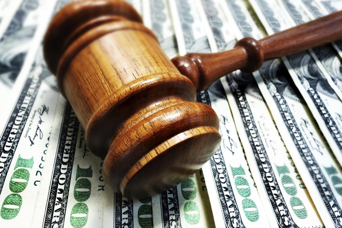 شکایت همسر سابق یکی از بنیانگذاران سولانا به دلیل ادعای سرقت میلیونها دلار از پاداشهای استیکینگ