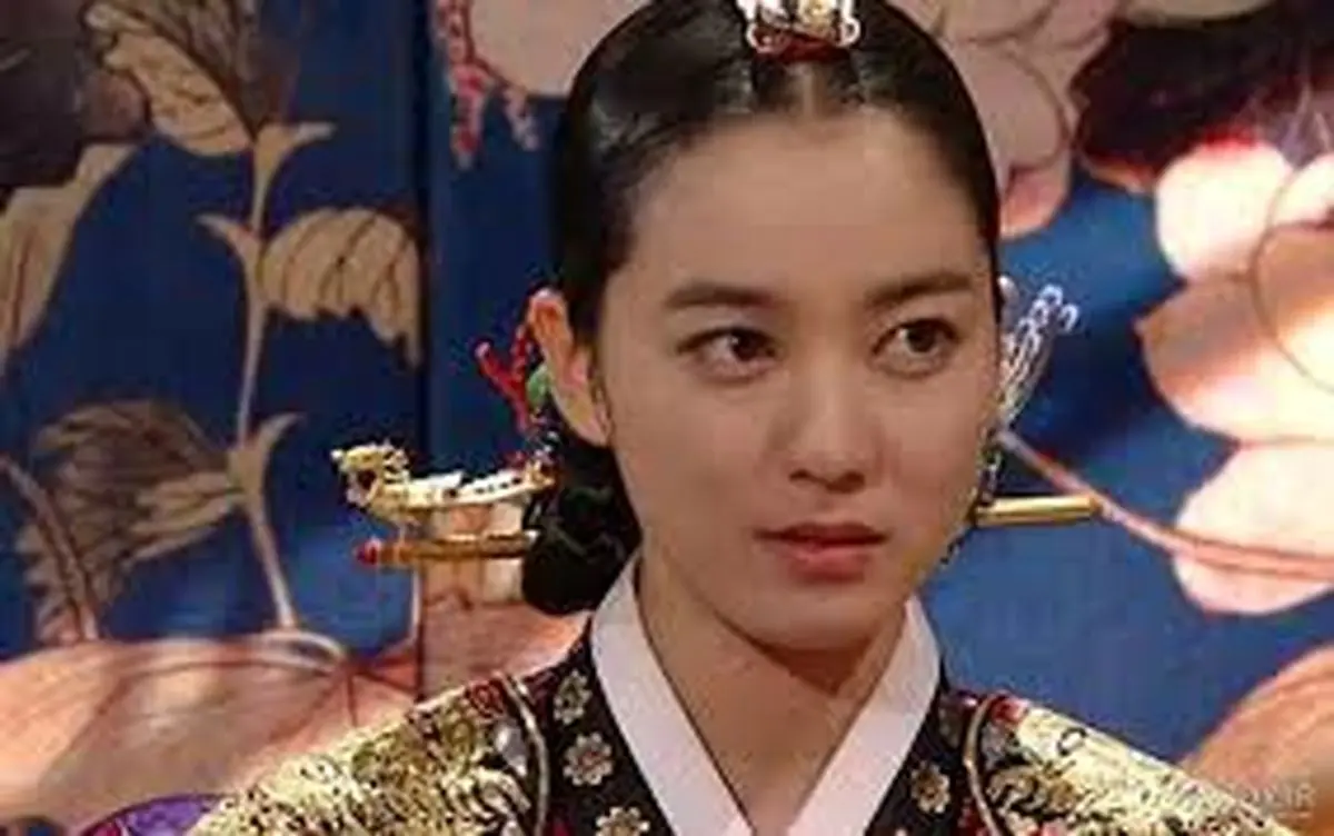 سفر در زمان؛ تیپ بهاری «بانو جانگ» (سریال دونگ‌یی) در 43 سالگی