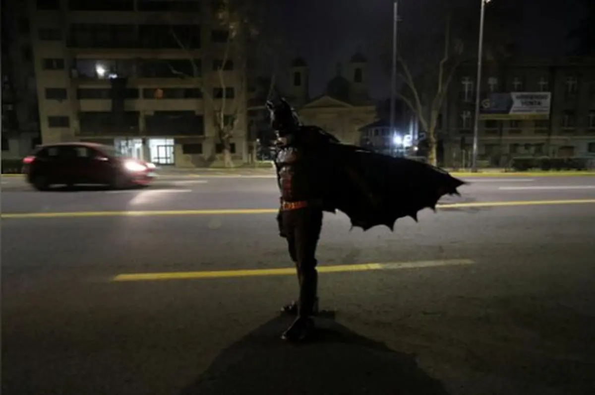 برای نجات از مشکلات کرونا، بتمن وارد خیابان‌ها شد!/ تصاویر