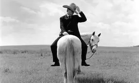 کی به کیست؟ هر چه را دوست داری باور کن