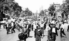 دسته هایی که در کودتای ۲۸ مرداد در خیابان حضور داشتند / عکس
