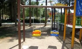 مرگ مغزی کودک ۹ ساله هنگام تاب‌بازی