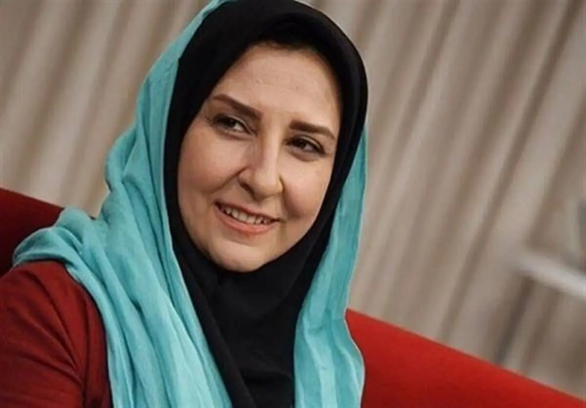 ژست جالب مرجانه گلچین در کنار ماشین جیپش / عکس