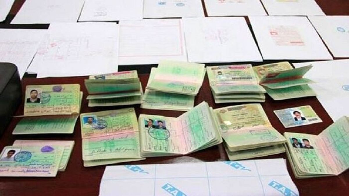 اتباع افغانستانی در مشهد شناسنامه الکترونیکی دریافت میکنند