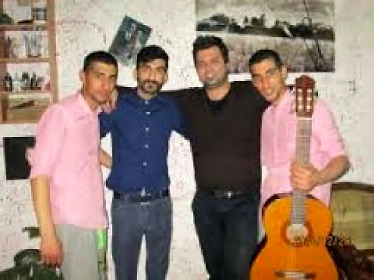 فیلم / خوانندگی برادران رحمان رحیم در پشت‌صحنه پایتخت ۵