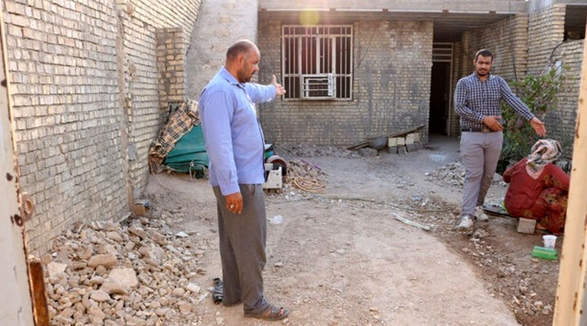 صفآرايي لودرها برای تخریب روستاي ابوالفضل