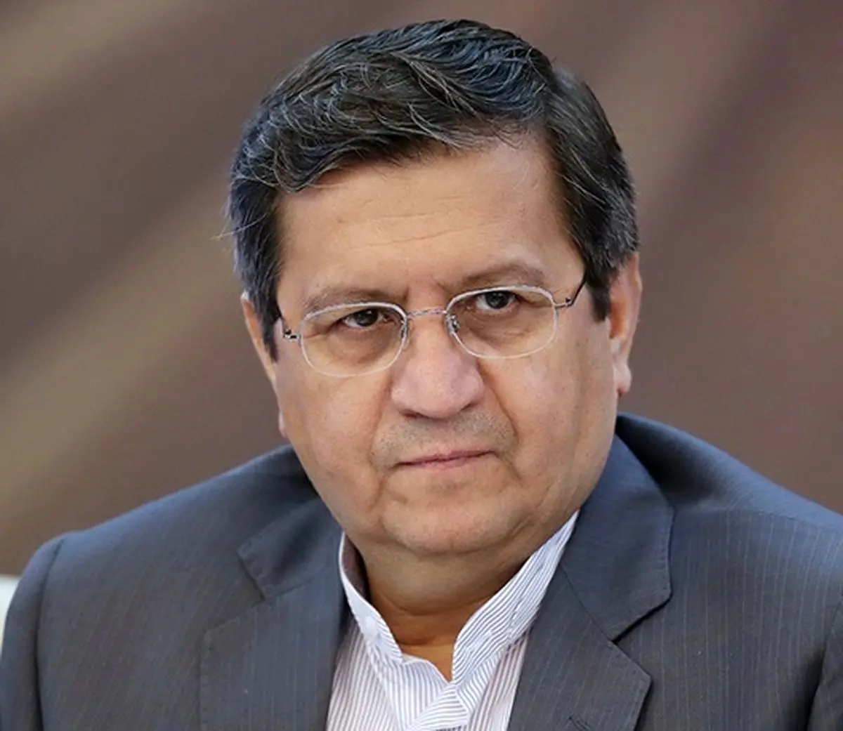 همتی: افزایش‌ موقتی نرخ تورم در ماه‌های ابتدای سال کنترل شده است / تحریم ها نفس پایانی را می کشد