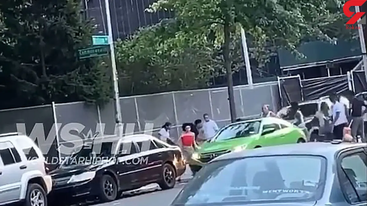 اقدام وحشیانه یک زن با چند پسر در خیابان/ فیلم