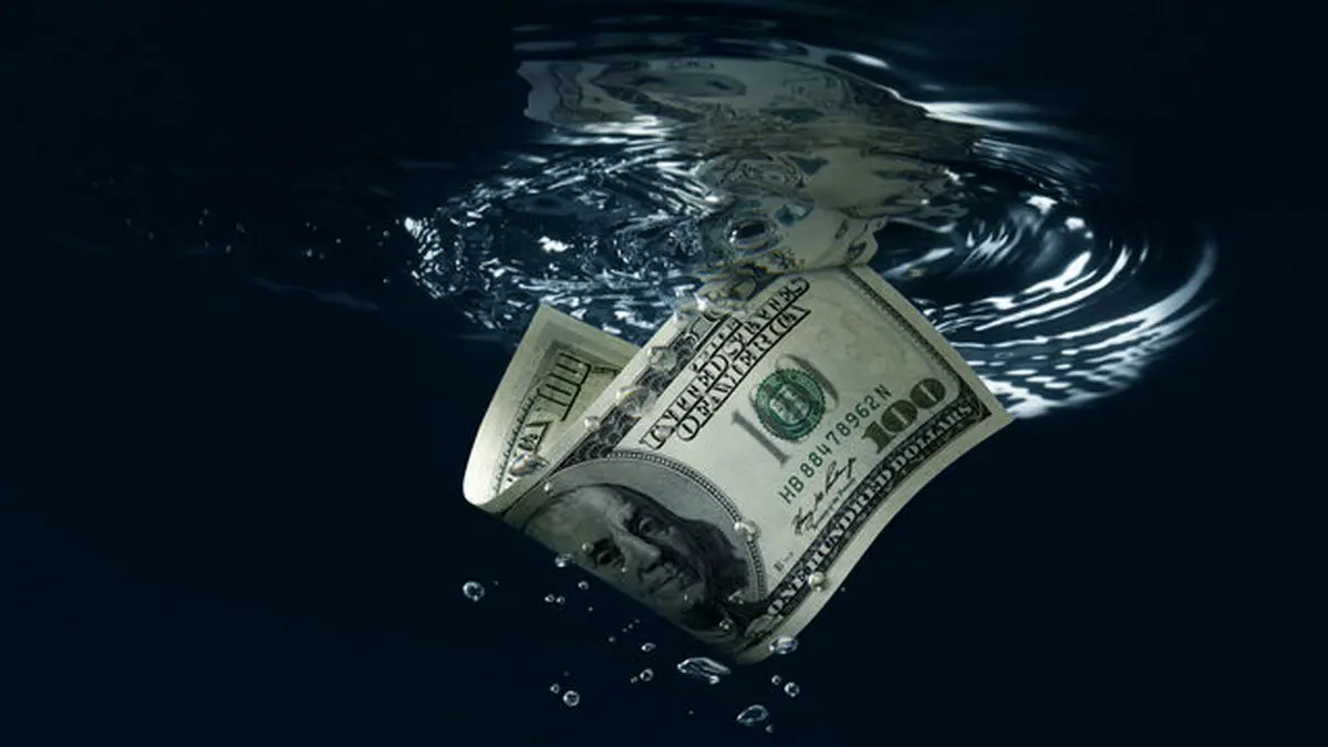 دلار در سراشیبی