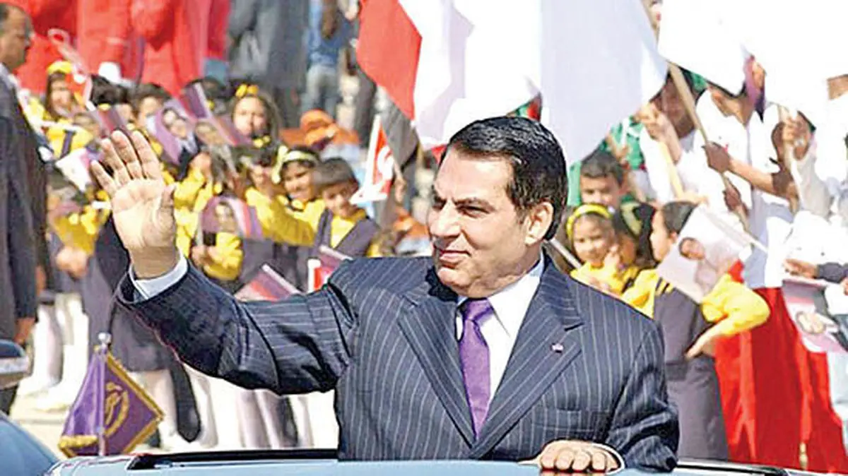 داستان عجیب یک کشور پس از خودسوزی یک دستفروش!