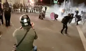 معترضان ساختمان پلیس در پورتلند را به آتش کشیدند