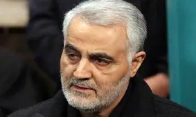 تصویری از سردار سلیمانی پای دیگ نذری محرم