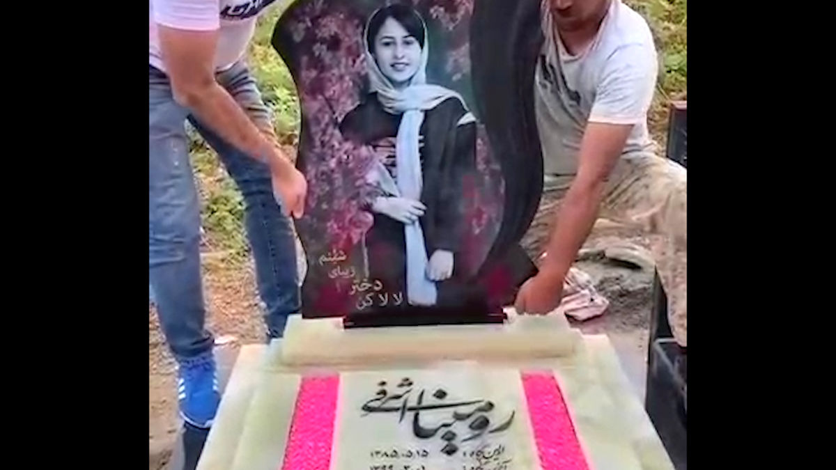 مادر رومینا اشرفی در دادگاه غش کرد / شوهرش او را هم تهدید به مرگ کرد