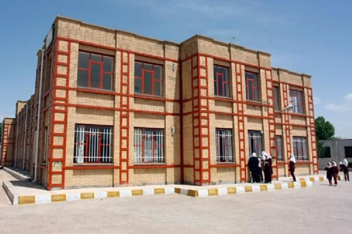 مناطق آزاد استان هرمزگان در کمک به مدرسه سازی کوتاهی می‌کنند