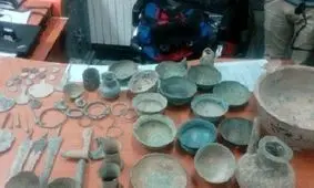 باند پنج نفره کلاهبردار جاعل اشیای تاریخی دستگیر شدند