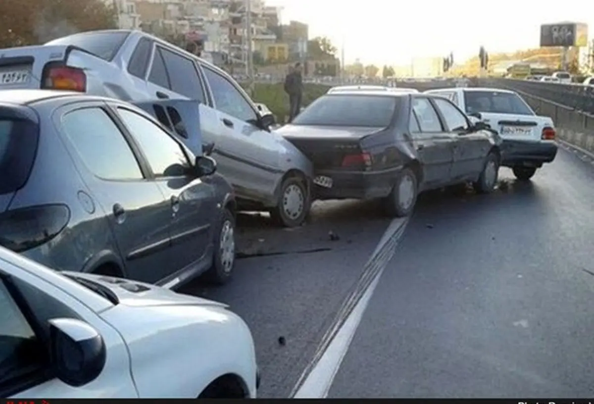 برخورد ۴ دستگاه خودرو در محور قزوین - بوئین زهرا حادثه آفرید