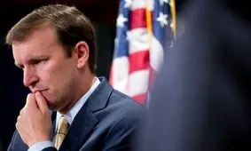 سناتور آمریکایی: عدم تمدید تحریم‌های ایران شکست محض برای آمریکاست