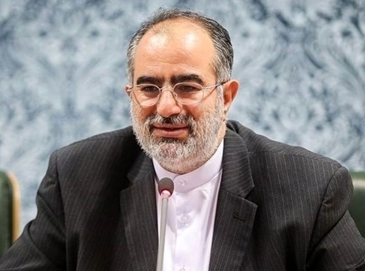 آشنا: ظریف اگر با خودش کنار بیاید وارد عرصه انتخابات می شود