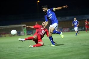 باخت قهرمان لیگ برتر مقابل گل گهر سیرجان در نیمه اول