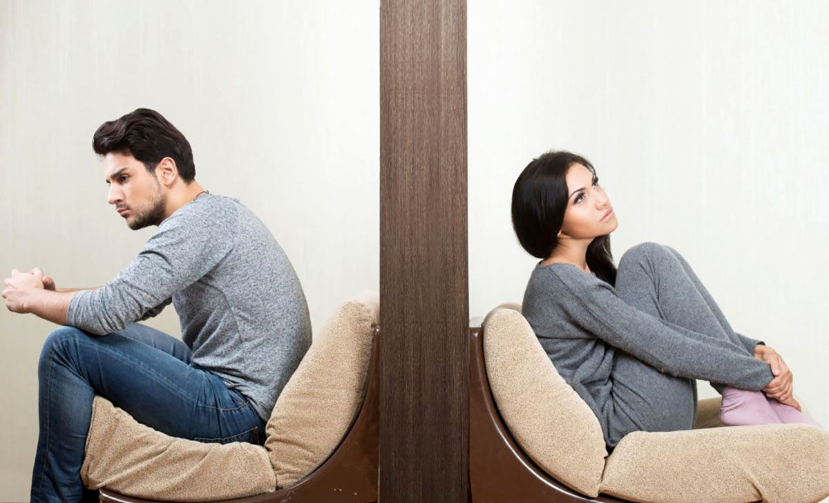 وقتی شوهرتان با شما قهر میکند چگونه رفتار کنید؟