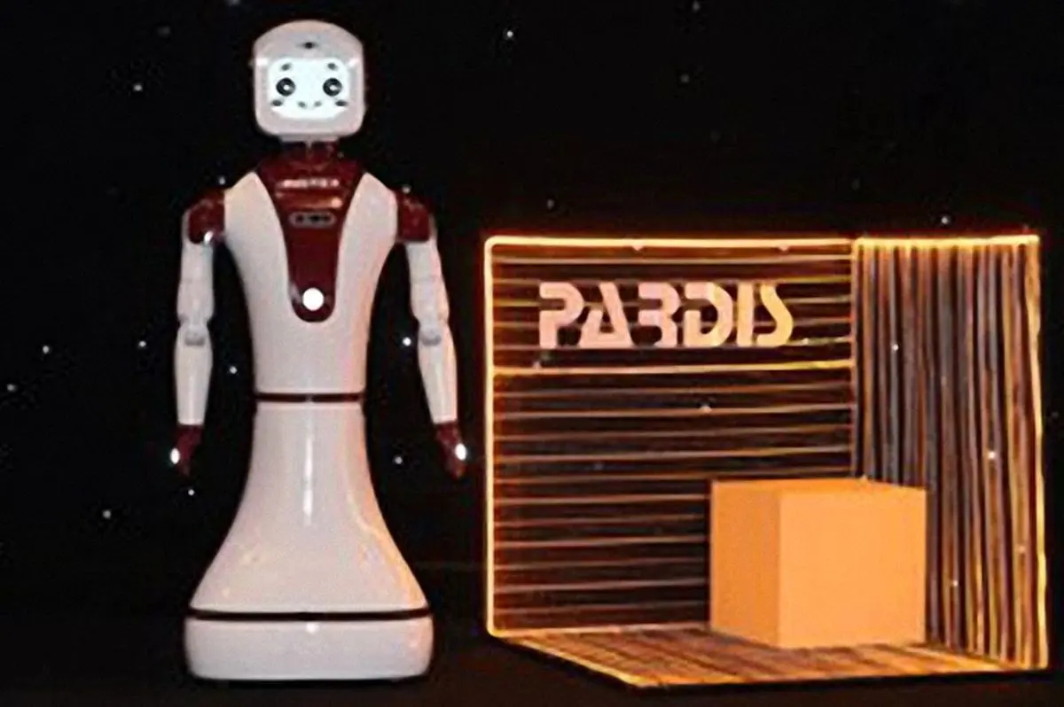 رونمایی از اولین ربات مجری ایرانی! / ویدئو