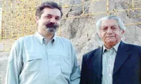 راحت گریه می‌کرد و راحت می‌خندید