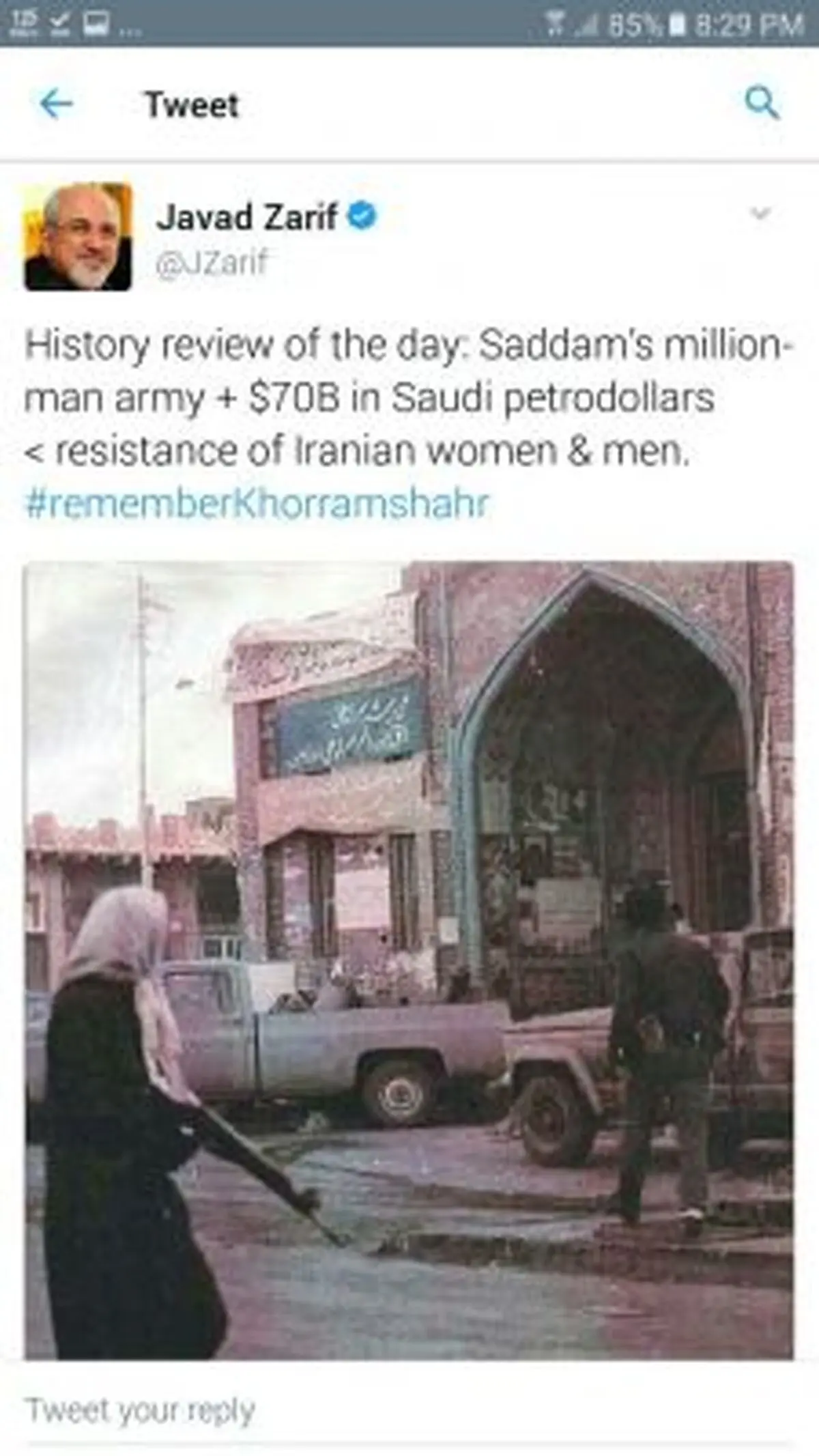 توییت ظریف به مناسبت آزاد سازی خرمشهر/ ارتش میلیونی صدام به همراه دلارهای عربستان کوچکتر از مقاومت مردان و زنان ایرانی است