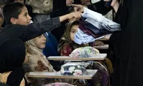 ۴۵۰ بسته لباس بین نیازمندان خاش توزیع شد
