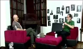 سعید سهیلی در اعتراض به قاچاق "گشت ۲" کارت خانه سینمایش را جلو دوربین آتش زد!