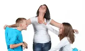 چرا کودکان با یکدیگر دعوا می‌کنند؟