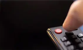 تلویزیون به کدام سخنرانان و مداحان آنتن می‌دهد؟