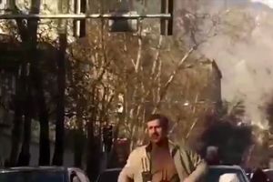 رقص بدل احمدی نژاد در خیابان، با آهنگ ساسی مانکن!! / ویدئو
