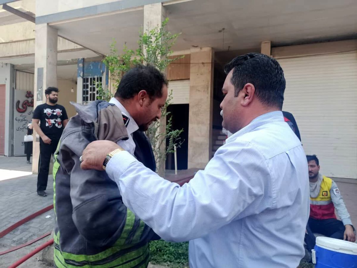 مصدوم شدن سه آتشنشان در حادثه آتشسوزی در اهواز