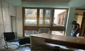 عراقی‌ها به دلیل پخش رقص و آواز در شب عاشورا، دفتر شبکه دجله را آتش زدند/عکس