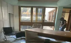 عراقی‌ها به دلیل پخش رقص و آواز در شب عاشورا، دفتر شبکه دجله را آتش زدند/عکس
