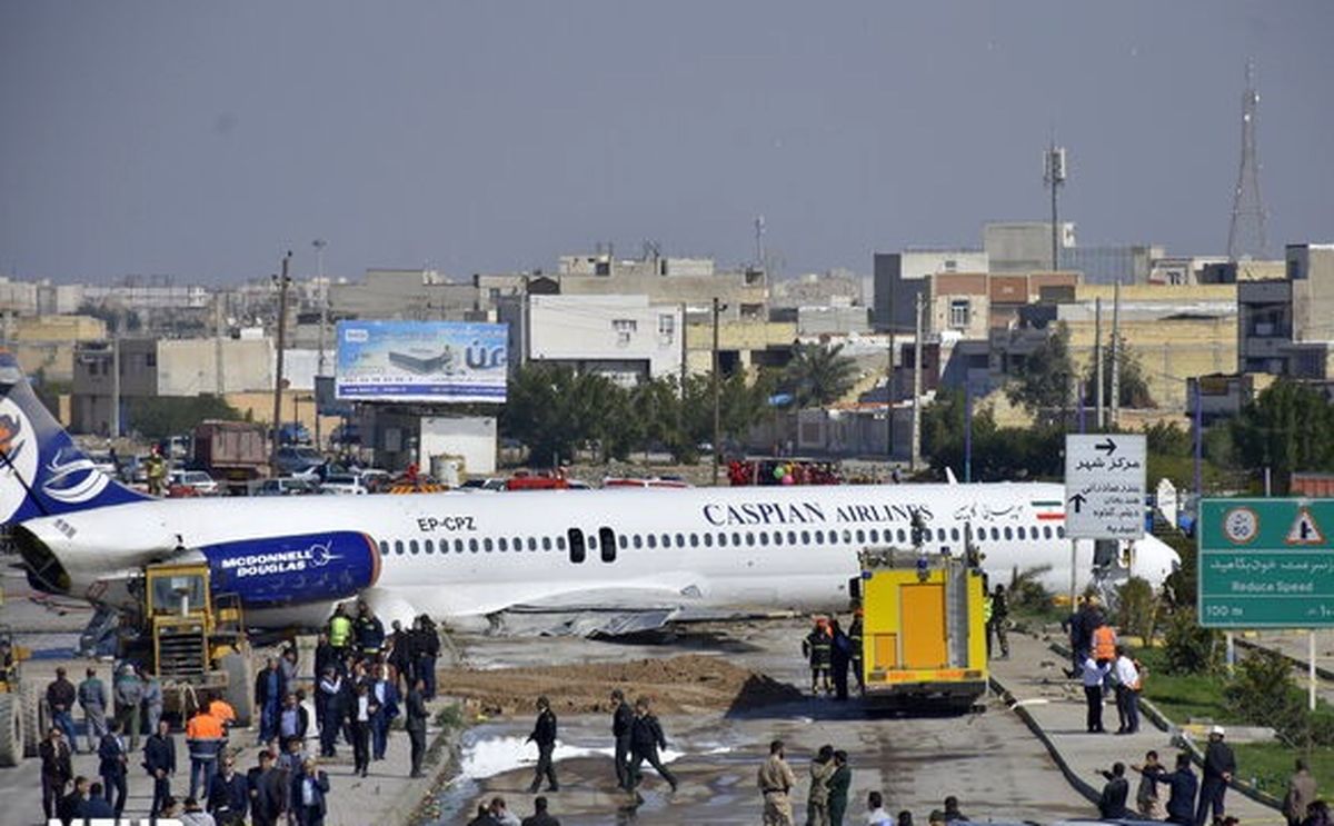 خلبان ۶۴ ساله، عامل سانحه فرودگاه ماهشهر/ خلبان اخراج شد