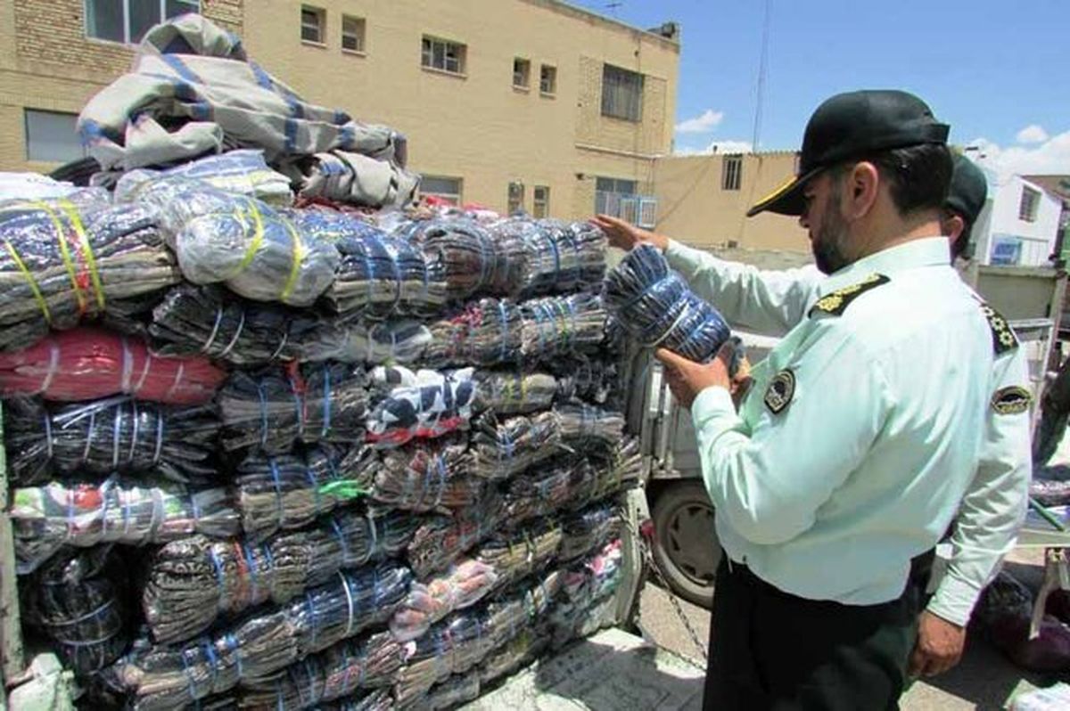 توقیف محموله ۳۰۰ میلیونی پوشاک قاچاق در خاتم