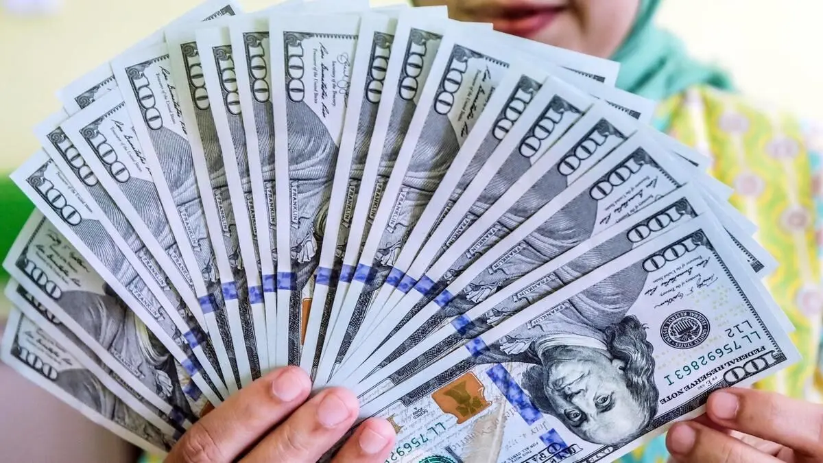هر صدهزار تومان در ۵۰ سال اخیر چند دلار بوده است؟