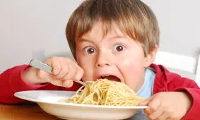 چند راهکار‌ آسان برای درمان پرخوری کودکان