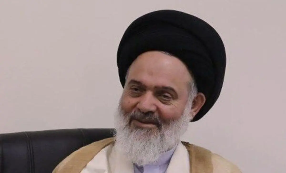 امام جمعه قم: باید به خاطر لاابالی گری برخی افراد در ایام محرم خون گریه کرد