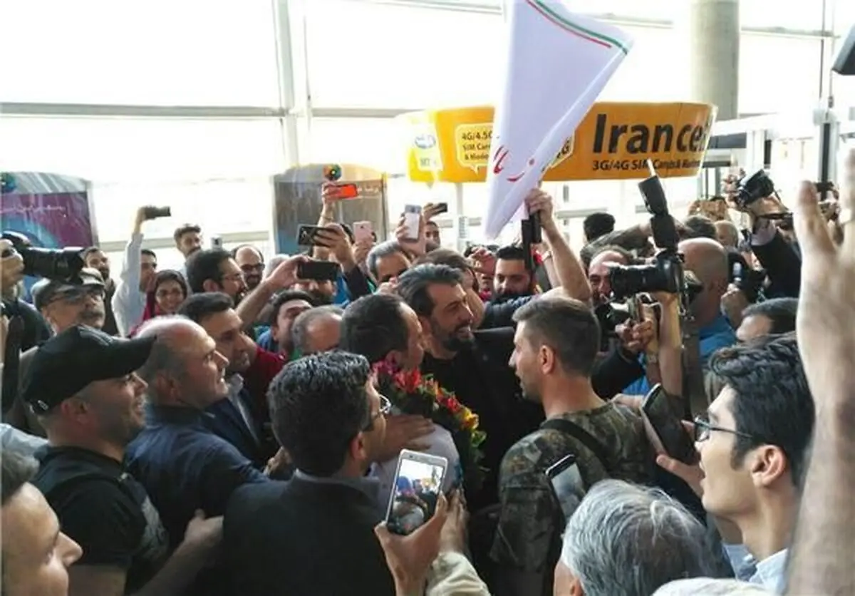 هیمالیانورد مشهور ایران وارد تهران شد