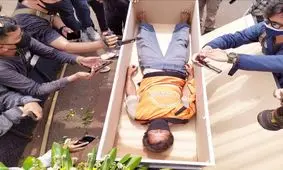 خوابیدن در تابوت؛ مجازات کسانی که ماسک نمی‌زنند