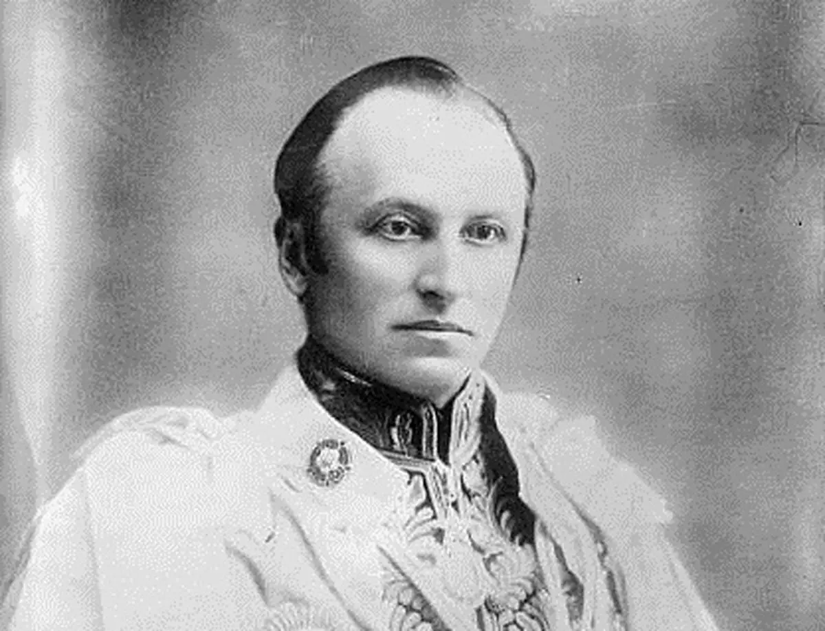 لرد کرزن زیاد از خدماتی که انگلیس و روس به ایران کردند حرف زده است!