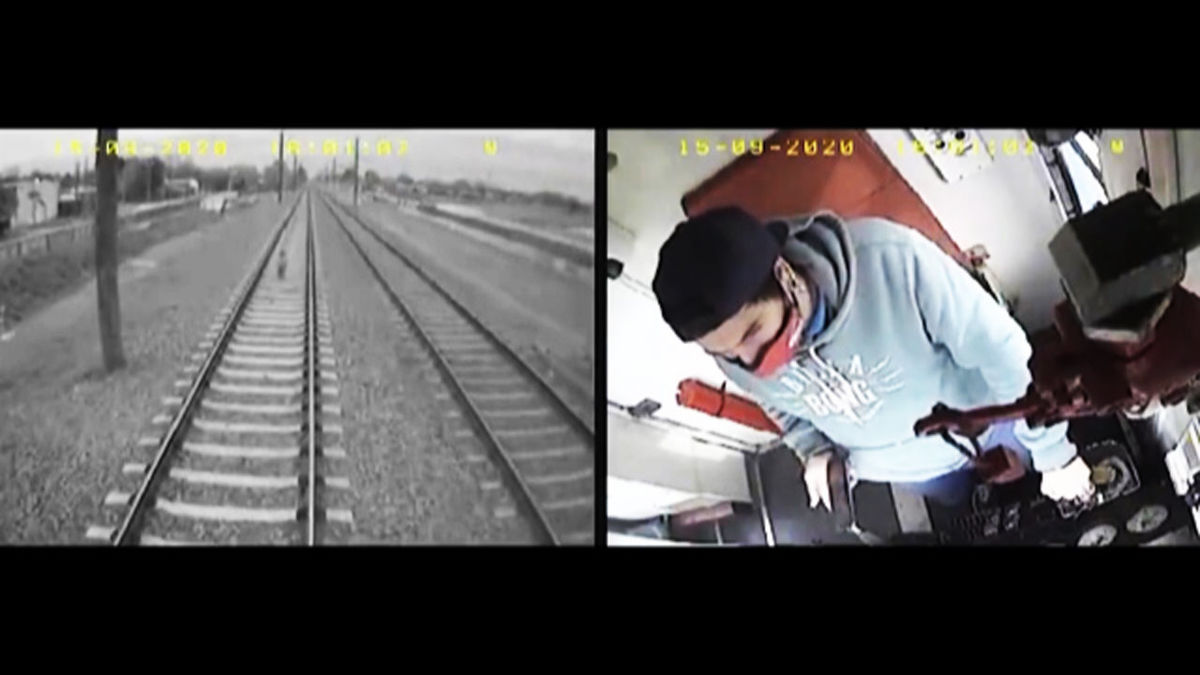 هوشیاری راننده قطار در زیر نگرفتن بچه ۳ ساله بر روی ریل/ ویدئو