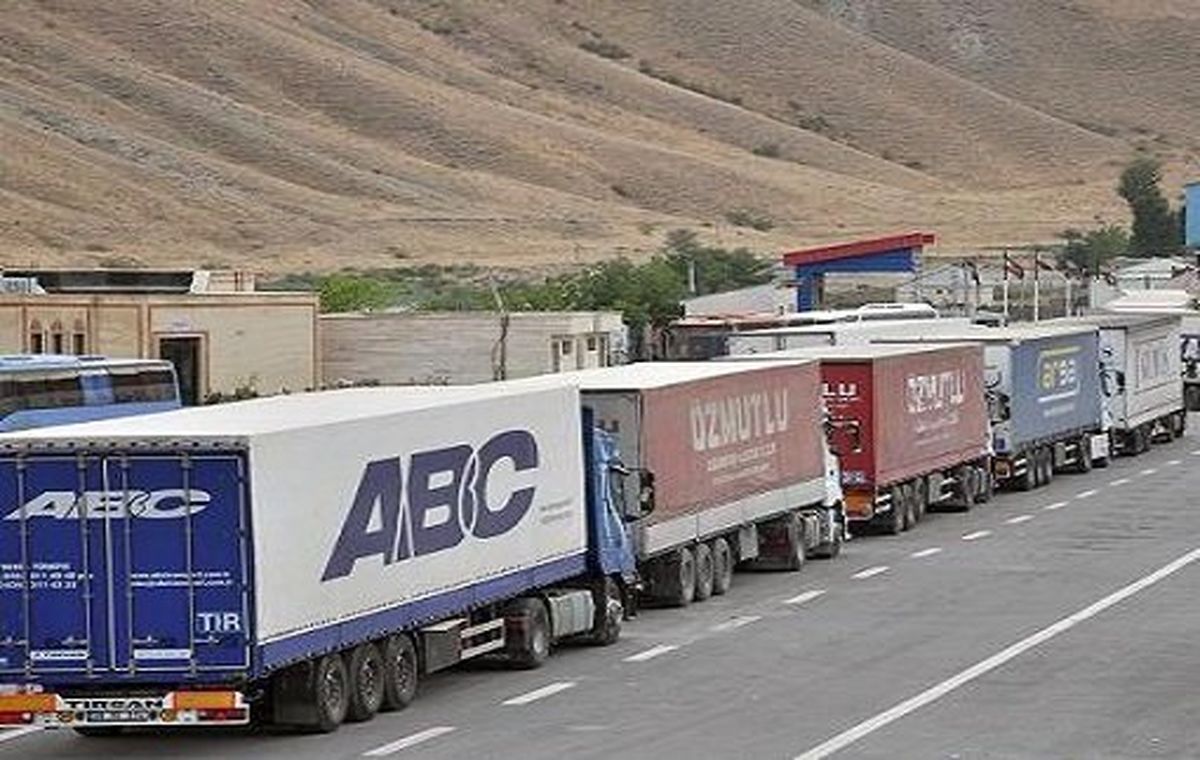 مشکل توقف کامیونها در دوغارون تا چند روز آینده حل میشود