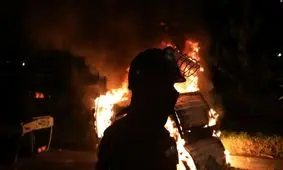 درگیری فیزیکی پدر و دختر کلمبیایی به خاطر وکیلی که به دست پلیس کشته شد/ ویدئو