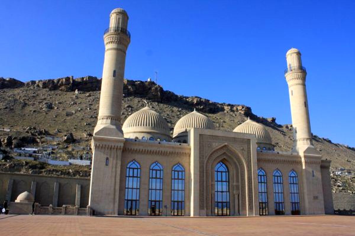 زیارت «بی بی هیبت» در آن سوی دریای خزر