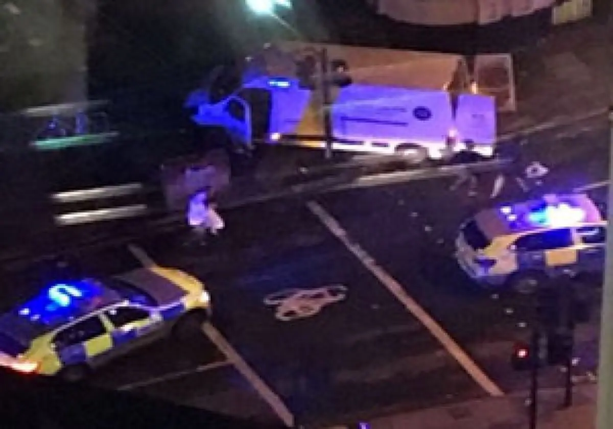 وحشت در قلب انگلیس / زیر گرفتن عابران توسط یک خودرو کاروان در لندن / حمله با چاقو به مردم