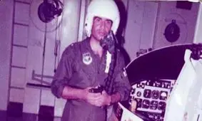 خلبانی که پشت بی‌سیم جنگنده قرآن می‌خواند / من آمریکا نمی‌آیم!