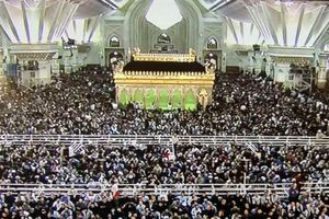 ورود رهبر انقلاب و سید حسن خمینی به مراسم بزرگداشت ارتحال امام خمینی(ره)+عکس